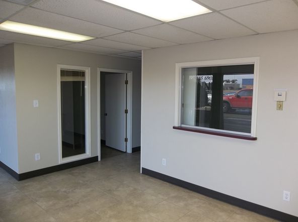 Office Space on 69th & Slide: 5145 69th St, Lubbock, TX 79424